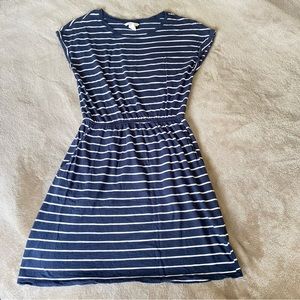 H&M women’s jersey dress. Size XS. Regular fit. Blue/ white striped dress
